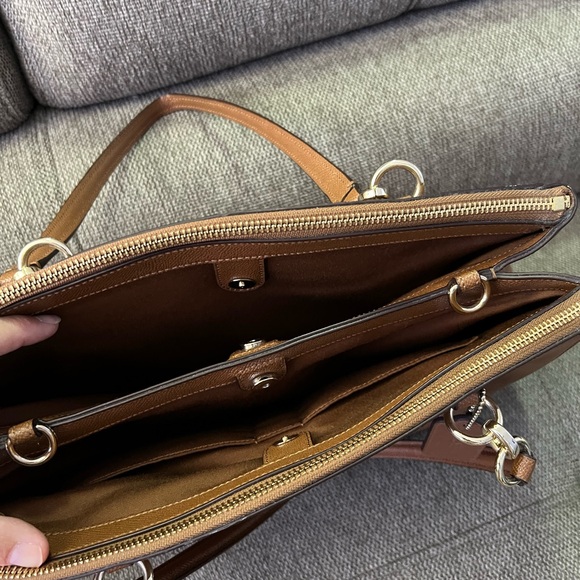 Nice Coach Purse in excellent condition, just missing the long strap. - Picture 4 of 7